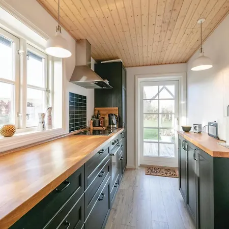 Three Bedroom Holiday In Svaneke
