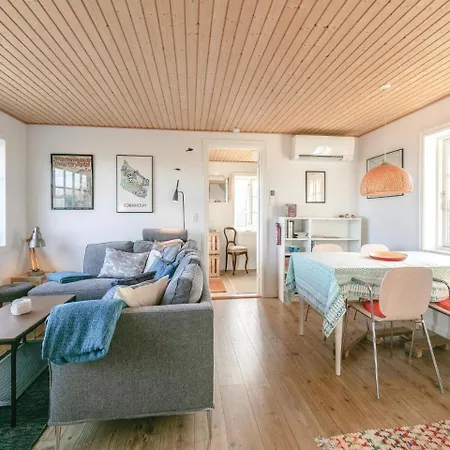 Three Bedroom Holiday In Svaneke *