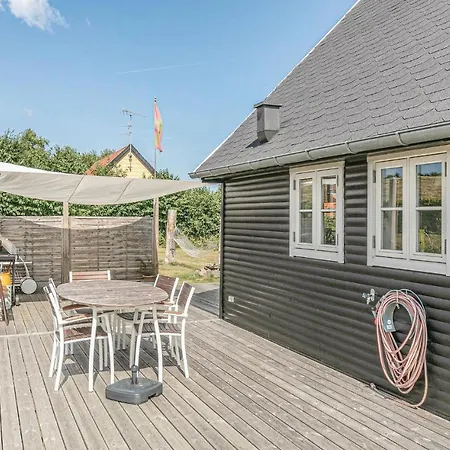 Three Bedroom Holiday In Svaneke Dom wakacyjny Aarsdale