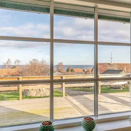 Three Bedroom Holiday In Svaneke *